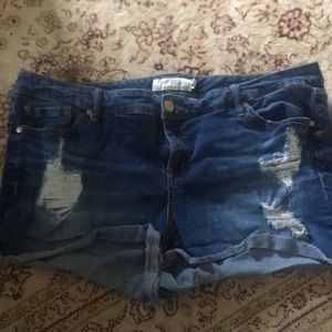 Torrid Ripped Jean Shorts Size 22